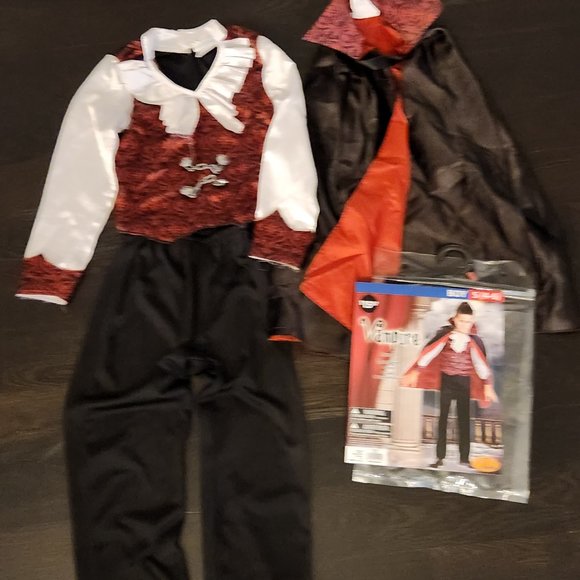 Halloween Costume - Vampire - Picture 8 of 10